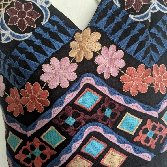 Debbie Dabbie Embroidered Romper - Picture 4 of 5